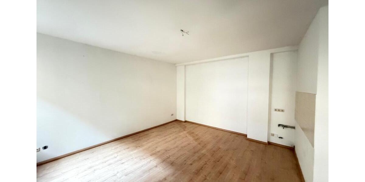 Erdgeschoßwohnung Dresden Neustadt - 1 Zimmer, 30 m&sup2;, 300&euro; | Angebot:25540937