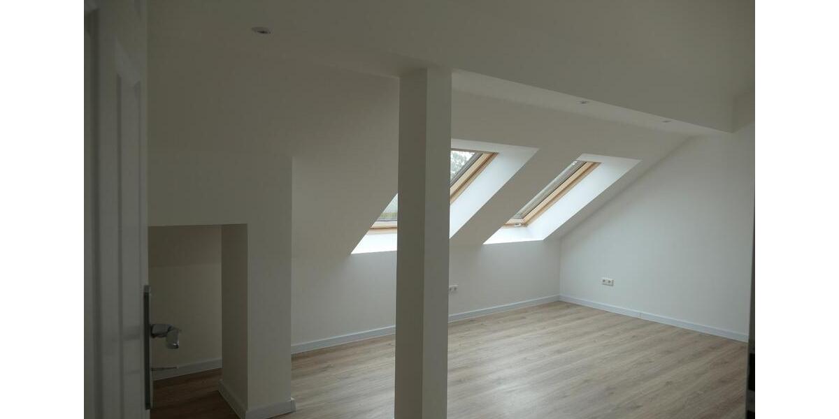 Dachgeschoßwohnung Dresden Cotta - 4 Zimmer, 120 m&sup2;, 1.500&euro; | Angebot:21638900