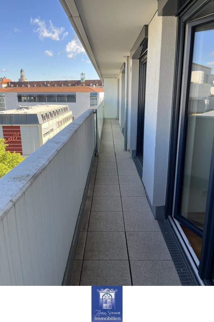 Ihr neuer Lieblingsplatz! Großer Balkon, zwei Bäder, Sauna, EBK, Fußbodenheizung! 4 zimmer