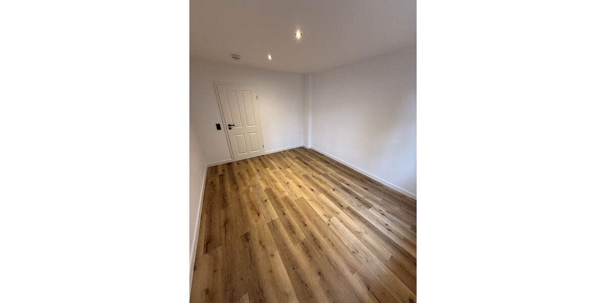 Luxus Erdgeschosswohnung mit 20 m² Terrasse & Garten - hochwertig saniert, ruhig, privat - prov-frei 3 zimmer