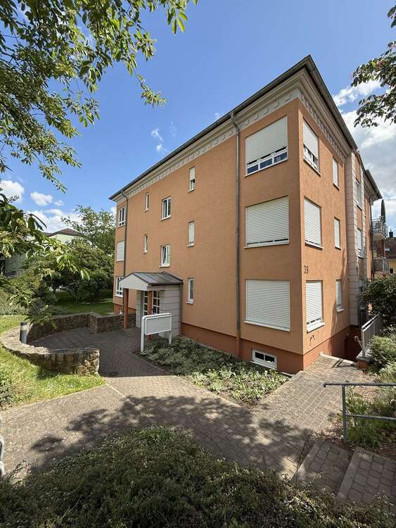 Wohnung zum Mieten in Radebeul 265 € 27.93 m²