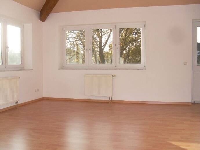 Etagenwohnung Dresden Löbtau-Nord - 2 Zimmer, 77 m&sup2;, 900&euro; | Angebot:26569471