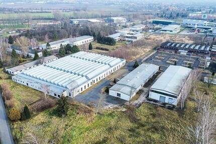 Gewerbeanwesen zum Kauf | 11.000 m² Nutzfläche | 70.000 m² Grundstück zur Erweiterung zimmer
