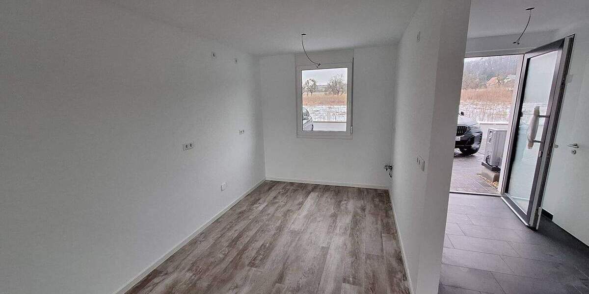 Reihenhaus Pirna - 5 Zimmer, 120 m&sup2;, 1.700&euro; | Angebot:24973149