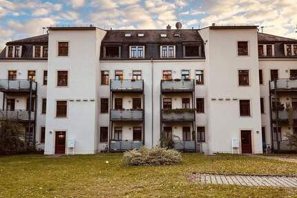 Traumhaft! Hochwertig sanierte Altbauwohnung mit Balkon & großem Grundstück in Dresden+++ 2 zimmer