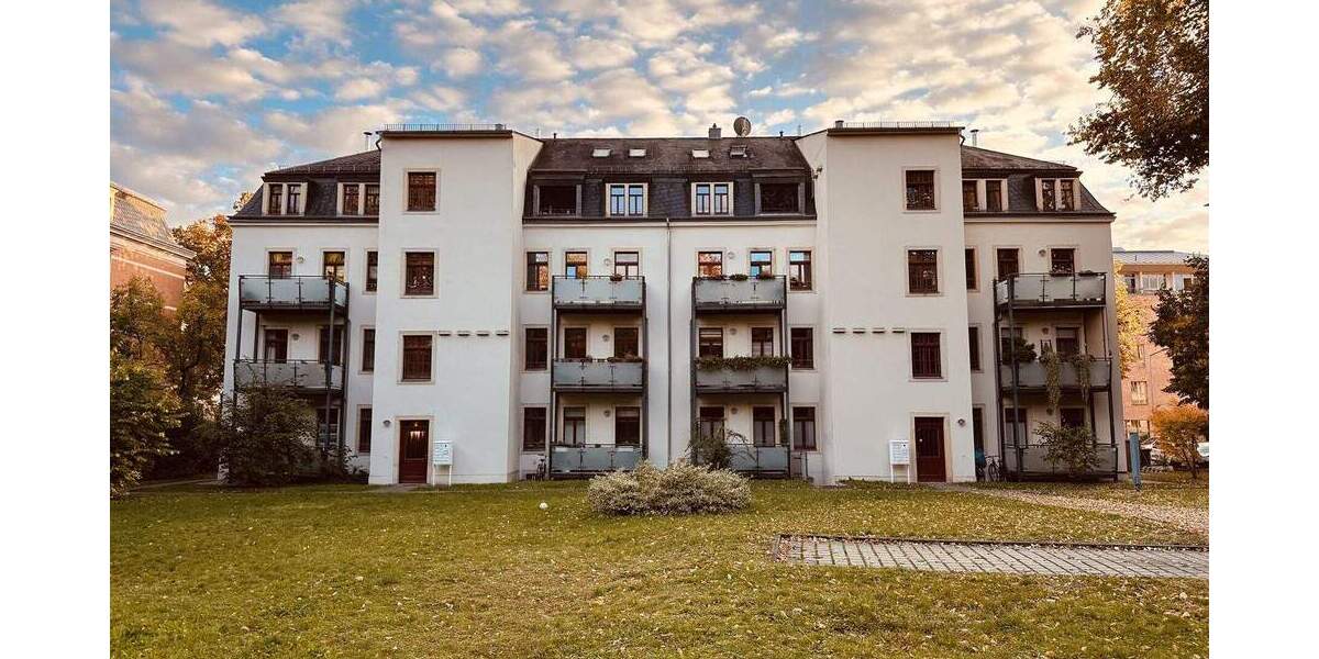 Traumhaft! Hochwertig sanierte Altbauwohnung mit Balkon & großem Grundstück in Dresden+++ 2 zimmer