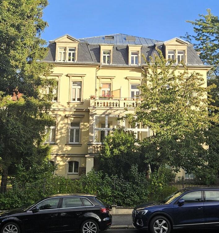 Exklusive 2-Raum-Wohnung mit Balkon und Stellplatz in DD-Plauen