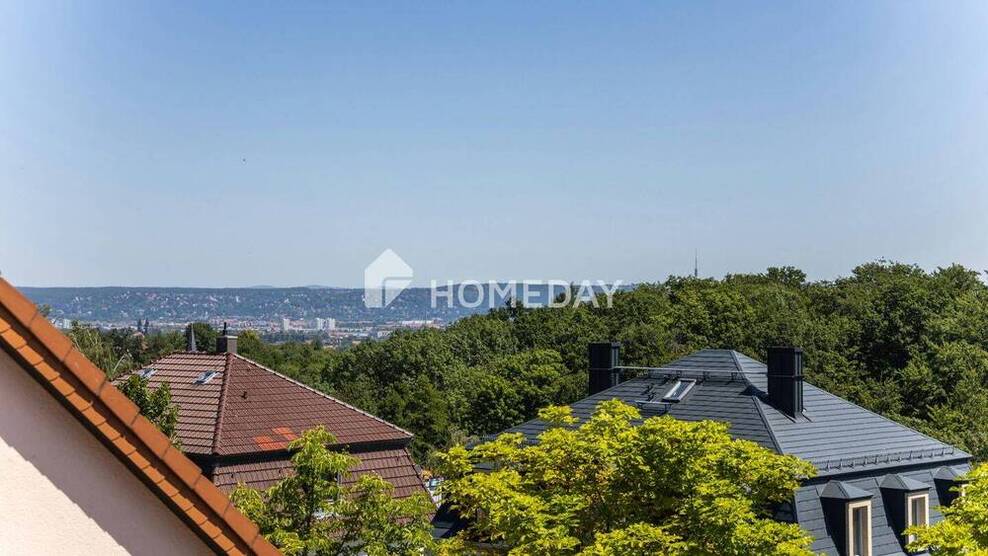Modernisiert & sehr gepflegt: Dachgeschoßwohnung mit 3 Zimmern, EBK und Stellplatz in ruhiger Lage