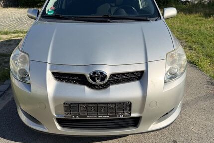 Toyota Auris 101.773 km 4.500 &euro; Dresden 01097