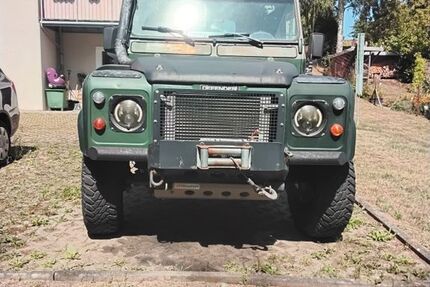 Land Rover Defender 279.500 km 11.000 &euro; FREITAL 01705