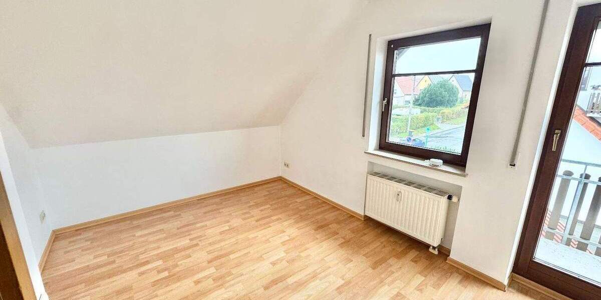 Bezugsfreie 2-Zimmer-Dachgeschosswohnung! Balkon! TG-Doppelparker oben! 2 zimmer
