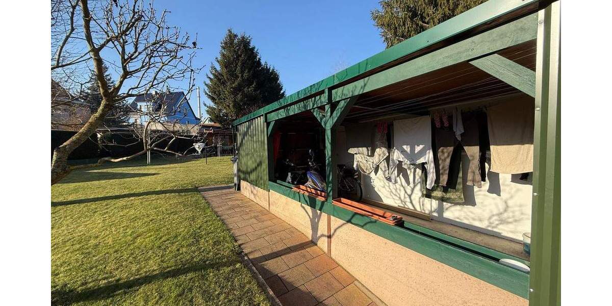 Gepflegtes Zweifamilienhaus mit großem Garten und Pool in Radebeul-Naundorf 7 zimmer