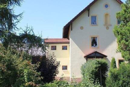 Großes EFH (oder Mehrfamilienhaus) in einem Ortsteil von Dipps! 6 zimmer