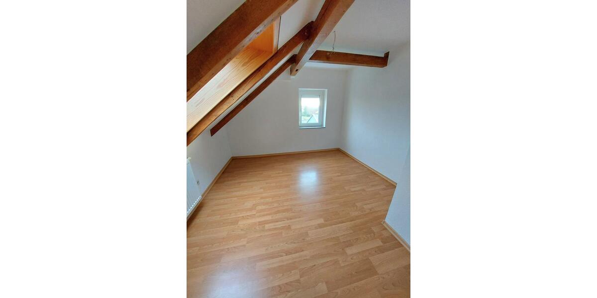 Dachgeschoßwohnung Großröhrsdorf - 3 Zimmer, 66 m&sup2;, 529&euro; | Angebot:25352422