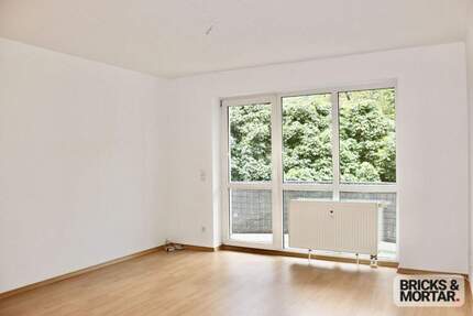 +++TOP Lage, TOP Wohnung mit 40 qm Dachterrasse in Klotzsche, Tiefgaragenstellplatz inkl. !+++ 2 zimmer