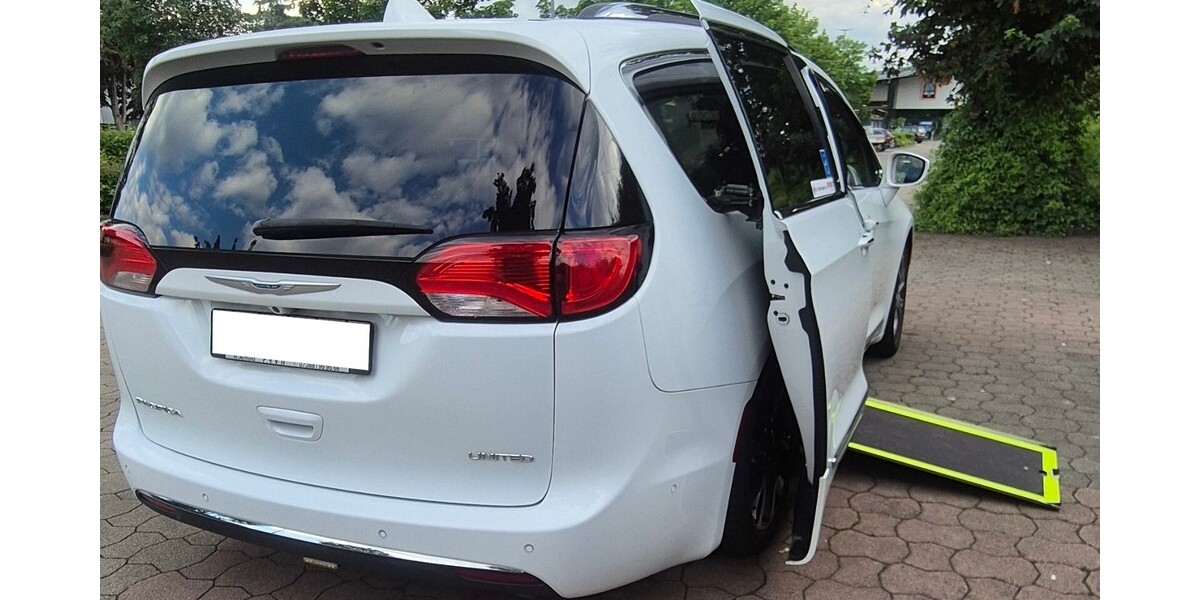 Chrysler Pacifica 84.700 km 50.990 &euro; Ebersbach 01561