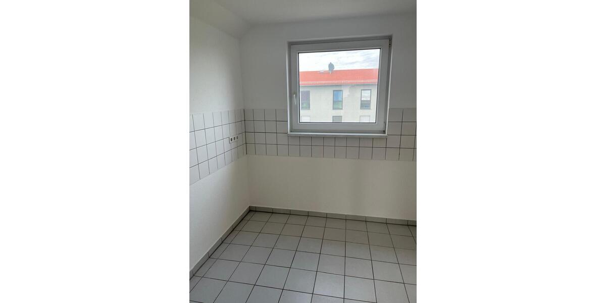 Wohnen in ruhiger Lage: gut geschnittene DG-Wohnung mit Vinylboden - Etagenwohnung Radeburg Radeburg | Angebot:27499550