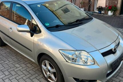 Toyota Auris 237.000 km 3.490 &euro; Dresden 01139