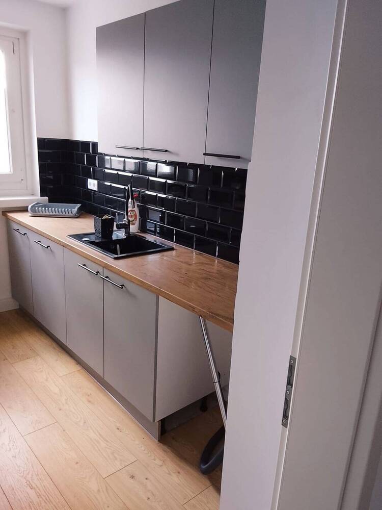 Möblierte und frisch Kernsanierte 2 Zimmer Wohnung mit neuer Einbauküche