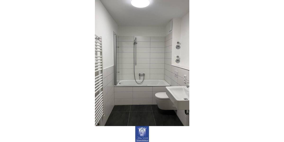 Exklusive Wohnung mit Balkon, exklusivem Bad, Gäste-WC und moderner EBK! 3 zimmer